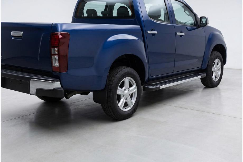 Isuzu D-Max 2011–2019 RedLine side steps (2 st., aluminium) Image