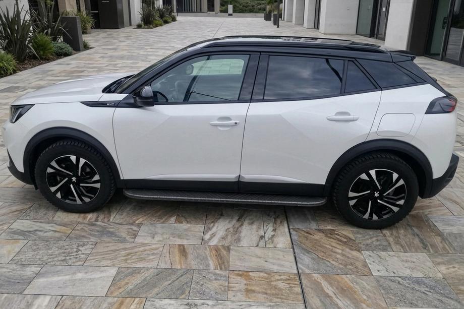 Peugeot 2008 2019– Bosphore Black zijtreden (2 stuks, aluminium) Image