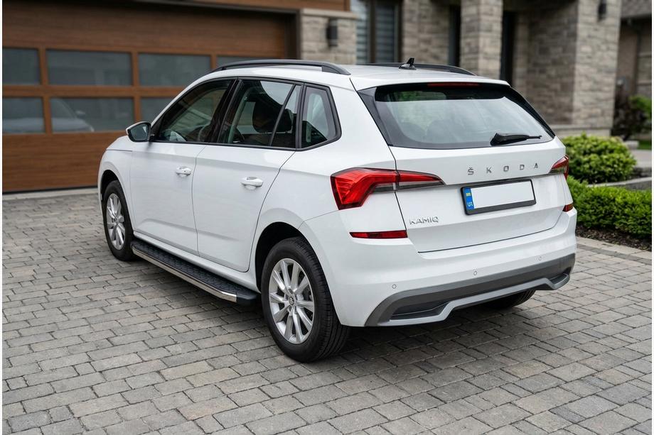 Skoda Kamiq 2019– BlackLine side steps (2 stuks, aluminium) Image