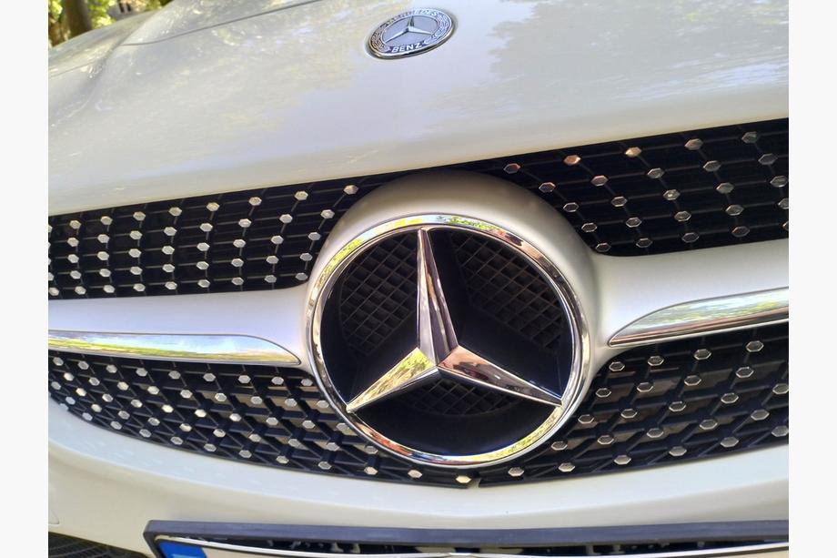 Mercedes GLA X156 2014–2019 Embleem voor (18,4 cm) Image
