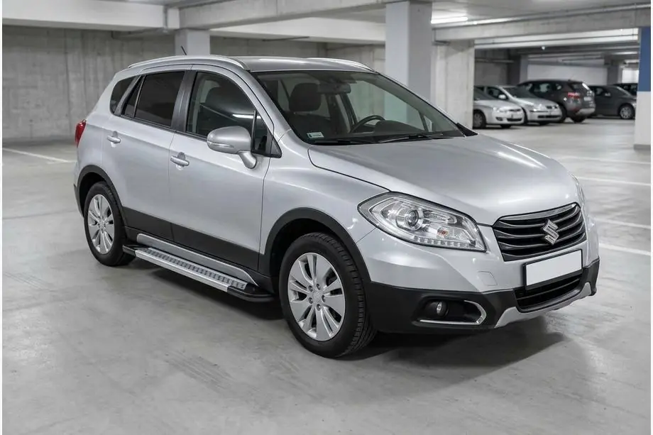 Suzuki SX4 S-Cross 2013–2016 Zijdrempels Vision New Grey (set van 2, aluminium) Image