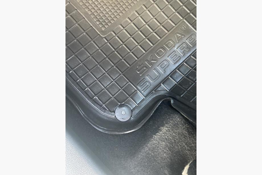 Skoda vloermat bevestigingsclip (groot) Foto 4