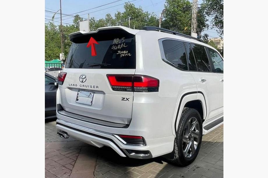 Toyota Land Cruiser 300 2021– Modelista spoiler Image