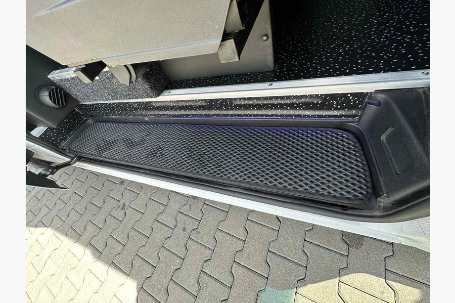 Mercedes Sprinter W907/W910 2018– Polyurethaan EVA-instapdrempelmatten (zwart) 3 stuks Image