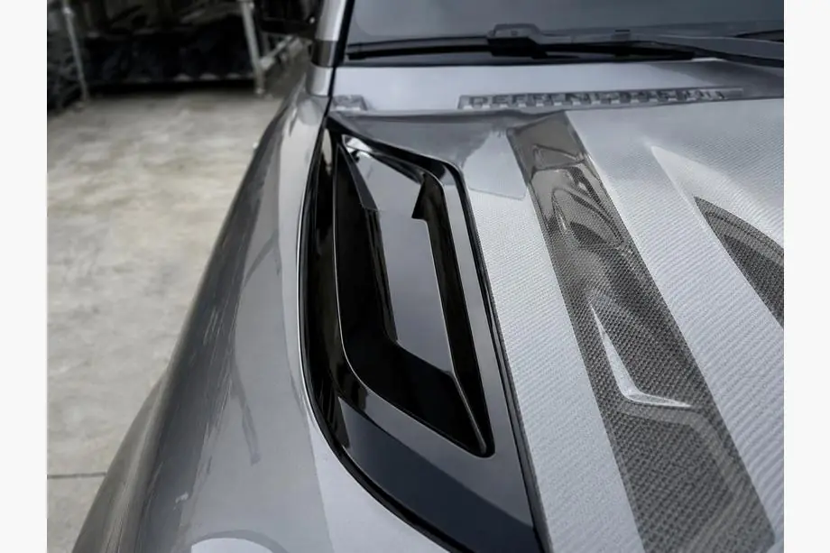 Land Rover Defender 2019– Afdekkappen voor motorkapventilatie (2 stuks) Foto 1