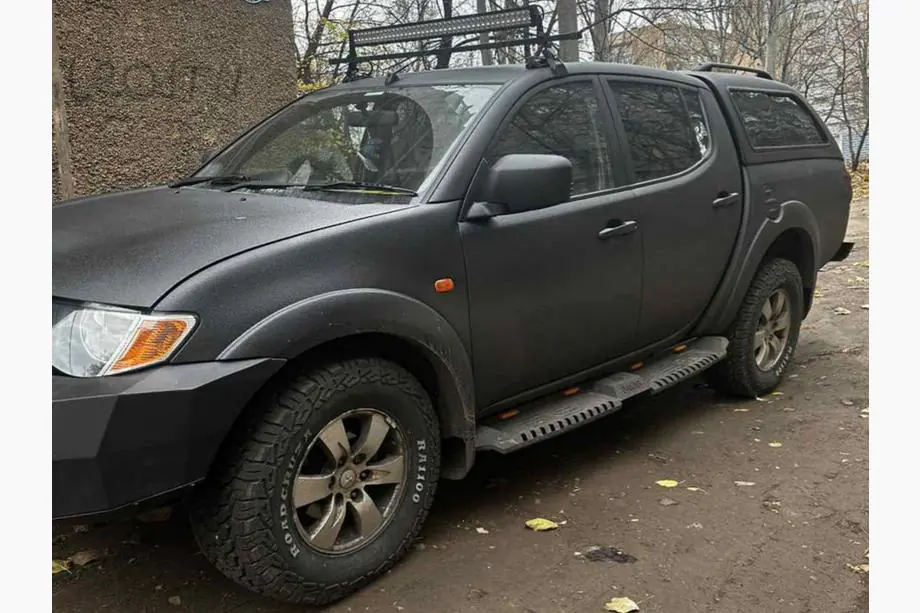 Mitsubishi L200 2006–2015 Sidebars Dakar V2 met LED (2 stuks, metaal) Image