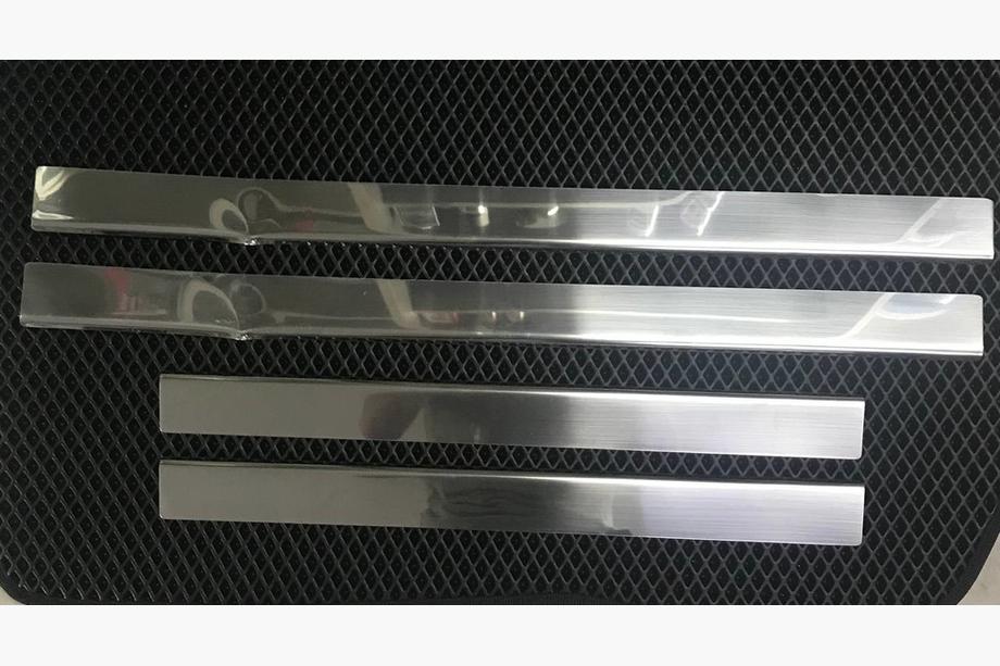 Mercedes E-class W124 1984–1997 AFGEPRIJSD! Carmos dorpellijsten (set 4 stuks, RVS) Image
