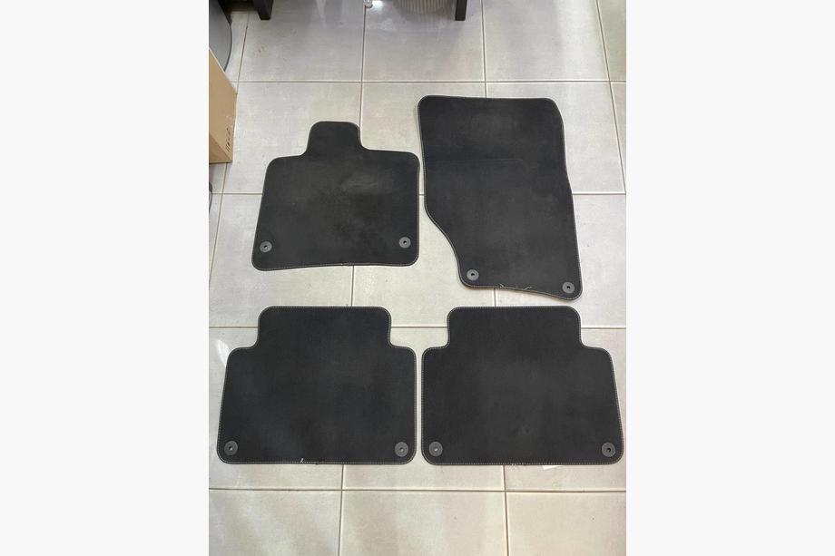 Audi Q7 2005–2015 Stoffen vloermatten (origineel) gebruikt Image