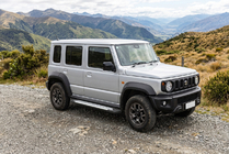 Suzuki Jimny 2018– Side steps Allmond Grey (set van 2, aluminium) foto 1
