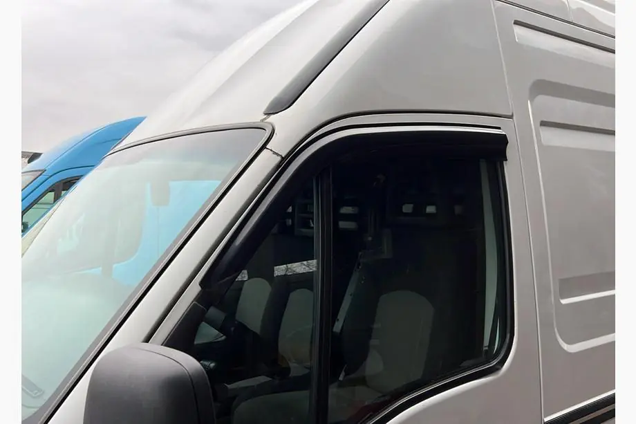 Iveco Daily 2006–2014 Raamwindschermen (set van 2, Sunplex Sport) Foto 1