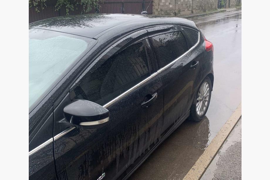Ford Focus III 2011–2017 Raamdeflectoren HB/Sedan (4 stuks, Sunplex Sport) Image