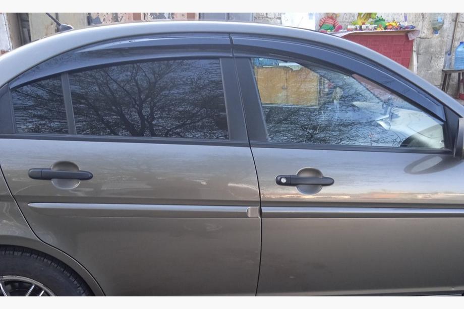 Hyundai Accent 2006–2010 Raamdeflectoren (4 stuks, Sunplex Sport) Foto 7