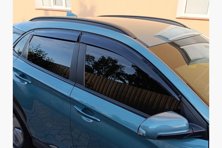 Hyundai Kona 2017–2023 Raamdeflectoren (4 stuks, Sunplex Sport) Image
