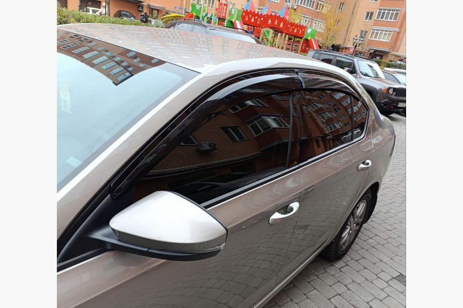 Skoda Octavia III A7 2013–2019 Raamwindschermen LiftBack (4 stuks, Sunplex Sport) Foto 3