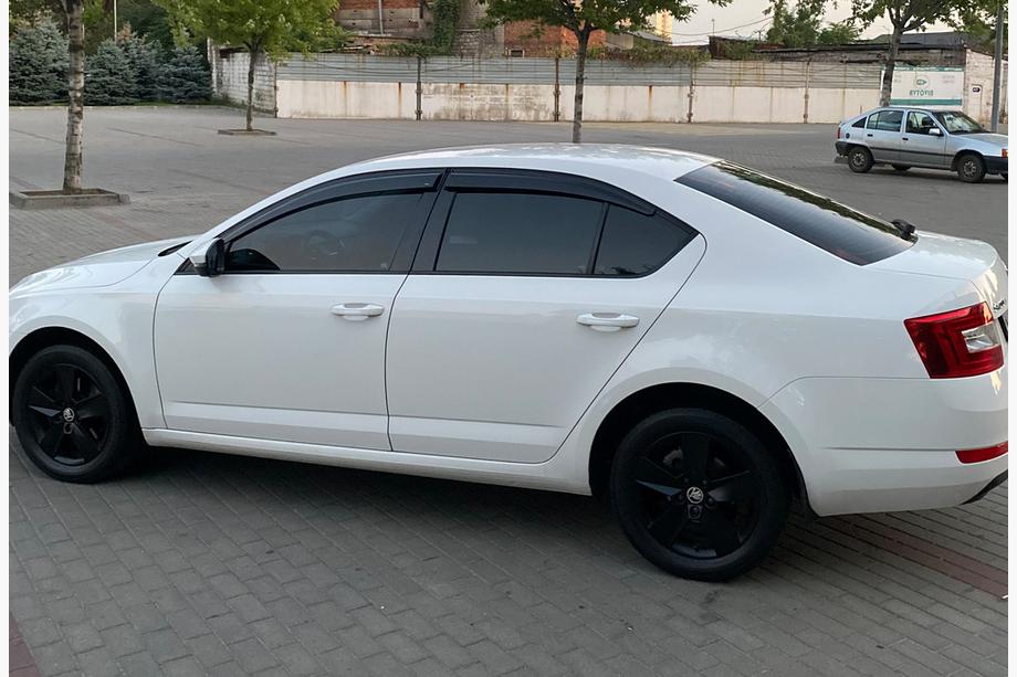 Skoda Octavia III A7 2013–2019 Raamwindschermen LiftBack (4 stuks, Sunplex Sport) Foto 2