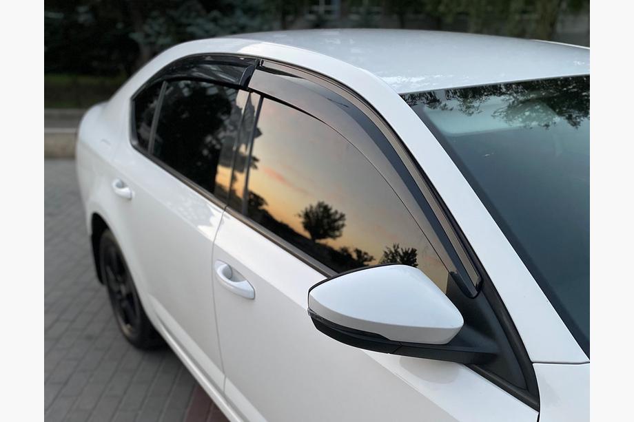 Skoda Octavia III A7 2013–2019 Raamwindschermen LiftBack (4 stuks, Sunplex Sport) Foto 1