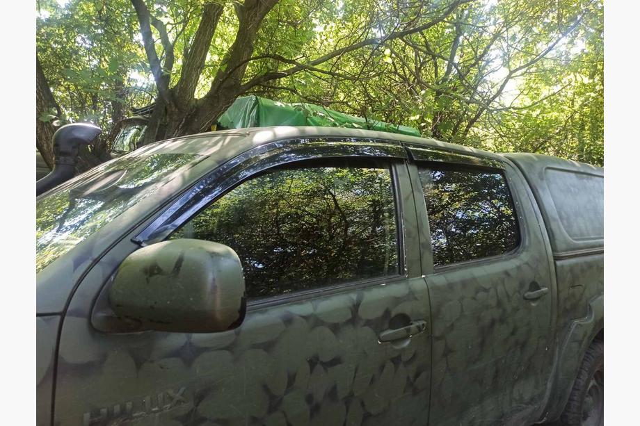 Toyota Hilux 2015– Raamdeflectoren (4 stuks, Sunplex Sport) Image