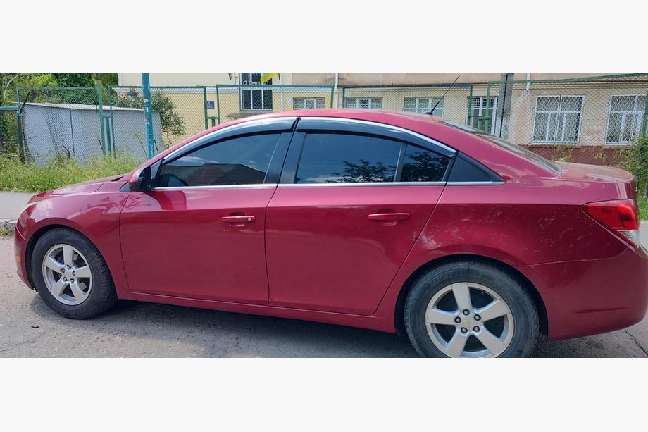 Chevrolet Cruze 2009–2015 Raamdeflectoren met chromen sierlijst (4 stuks, Sunplex Chrome) Image