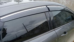 Ford Focus III 2011–2017 Raamwindschermen met chroomstrip HB/Sedan (4 stuks, Sunplex Chrome) foto 1