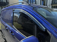 Ford Courier 2014–2023 Raamdeflectoren met chromen sierlijst (4 stuks, Sunplex Chrome) foto 2