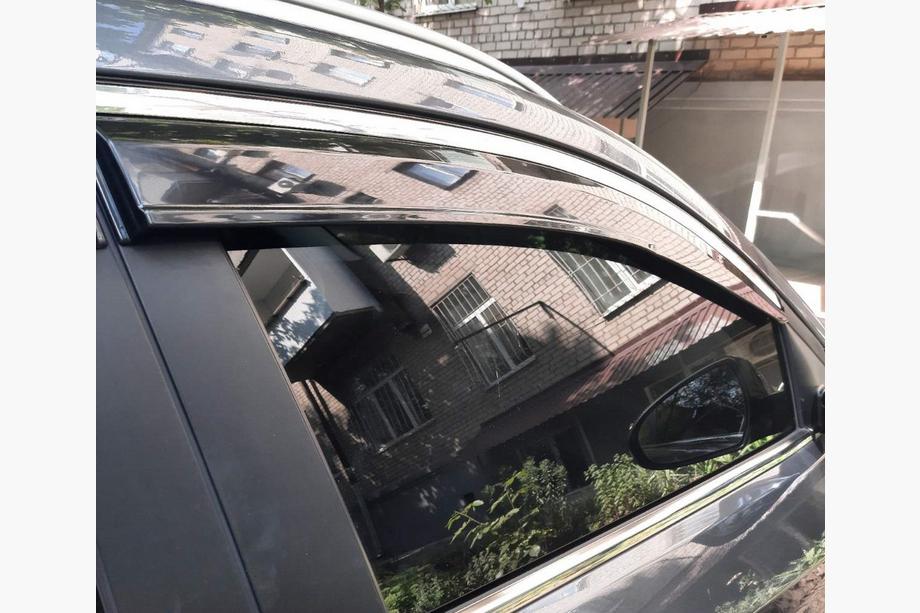 Hyundai Tucson TL 2016–2021 Raamdeflectoren met chromen sierlijst (4 stuks, Sunplex Chrome) Foto 3