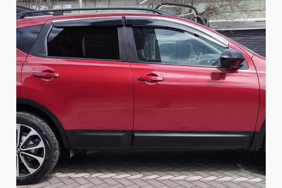 Nissan Qashqai 2007–2010 Raamdeflectoren met chromen sierlijst (4 stuks, Sunplex Chrome) Image