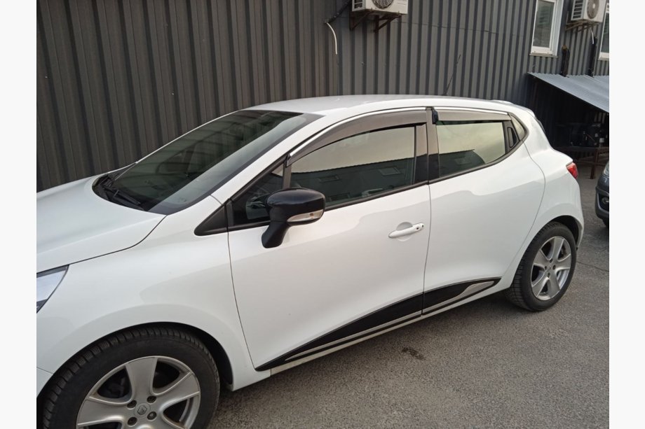 Renault Clio V 2019– Raamdeflectoren met chromen sierlijst (4 stuks, Sunplex Chrome) Image