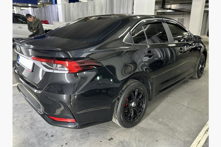Toyota Corolla 2019– Raamdeflectoren met chromen sierlijst (4 stuks, Sunplex Chrome) Foto 5