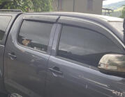 Toyota Hilux 2006–2015 Raamdeflectoren met chromen sierlijst (4 stuks, Sunplex Chrome) foto 2