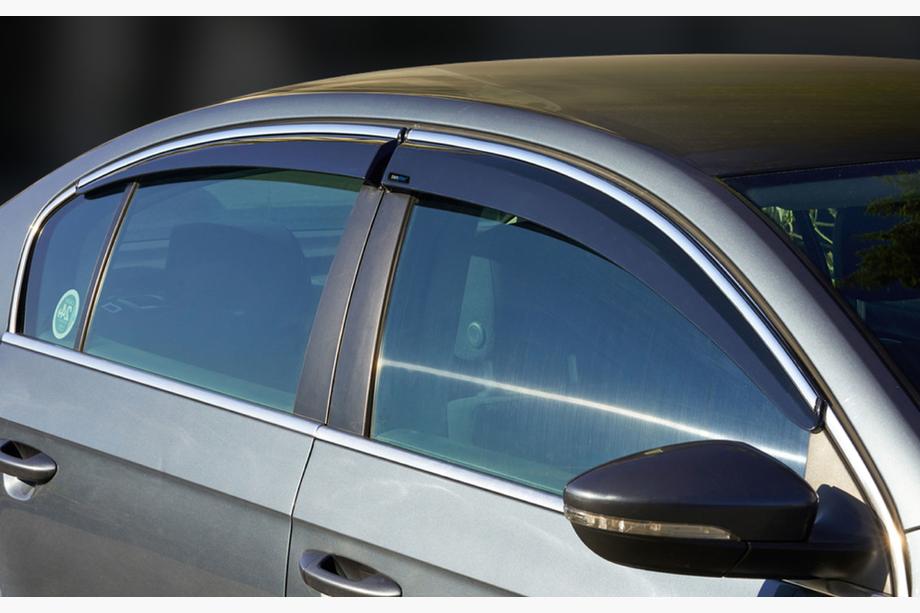 Volkswagen Passat B8 2015–2023 Raamwindschermen met chroomstrip SD (4 stuks, Sunplex Chrome) Foto 1