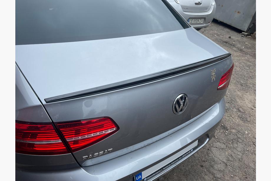 Volkswagen Passat B8 2015–2023 LIP-spoiler (Sunplex, zwart) (115,8 cm x 6,3 cm) Foto 2