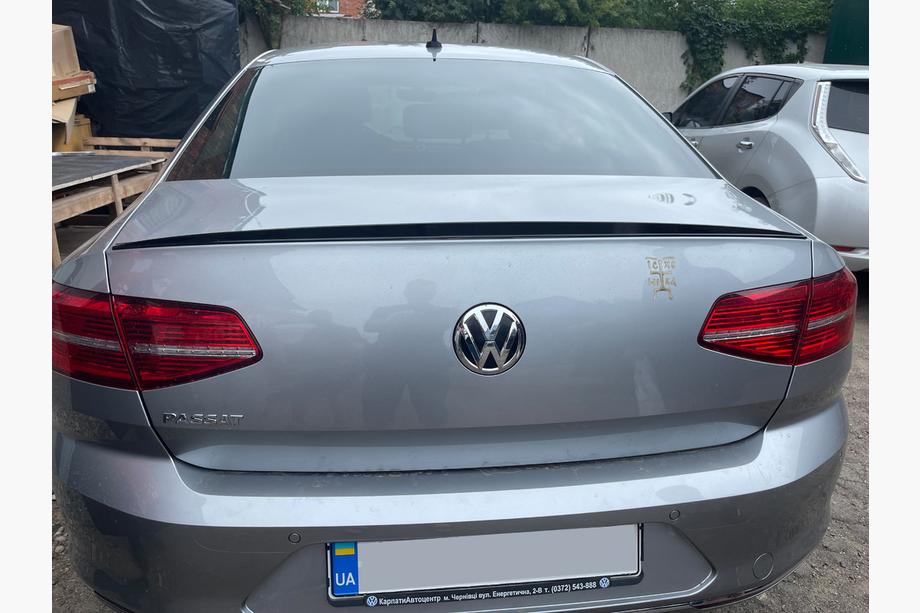 Volkswagen Passat B8 2015–2023 LIP-spoiler (Sunplex, zwart) (115,8 cm x 6,3 cm) Foto 3