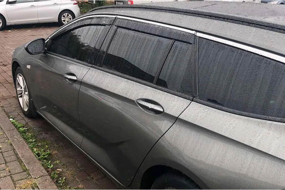 Opel Insignia 2017–2022 Raamwinddeflectoren met chroomstrip SW (4 stuks, HIC) Image