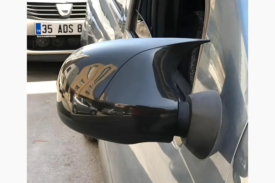 Renault Logan II 2013–2022 Spiegelkappen BMW-Style (2 stuks) Foto 1