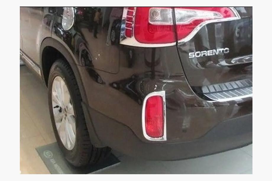 Kia Sorento II XM 2009–2014 Chroom sierlijsten voor achtermistlampen 2013+ (2 stuks, kunststof) Image