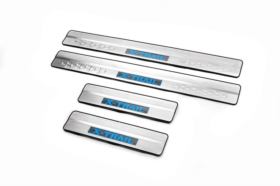 Nissan X-trail T32/Rogue 2014–2021 Libao LED instaplijsten (set 4 stuks, RVS) Image