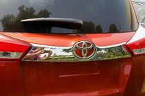 Toyota Rav 4 2013–2018 RVS sierlijst boven kenteken op bumper Libao 2013-2016 foto 2
