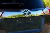 Toyota Rav 4 2013–2018 RVS sierlijst boven kenteken op bumper Libao 2013-2016 foto 1