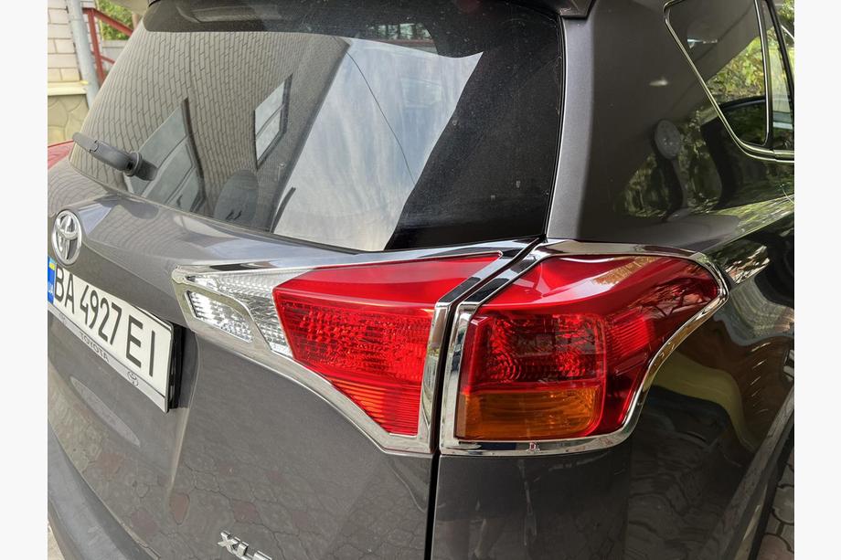 Toyota Rav 4 2013–2018 Chromen achterlichtcovers Libao V2 2013-2016 (2 stuks, kunststof) Image