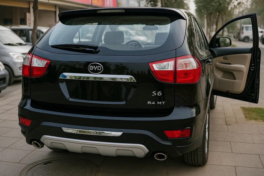 BYD S6 2010–2016 Achterdiffuser insert Image