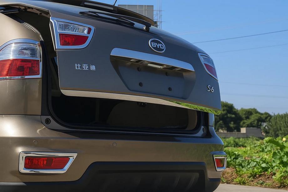 BYD S6 2010–2016 Libao rvs kofferbakrandlijst Image