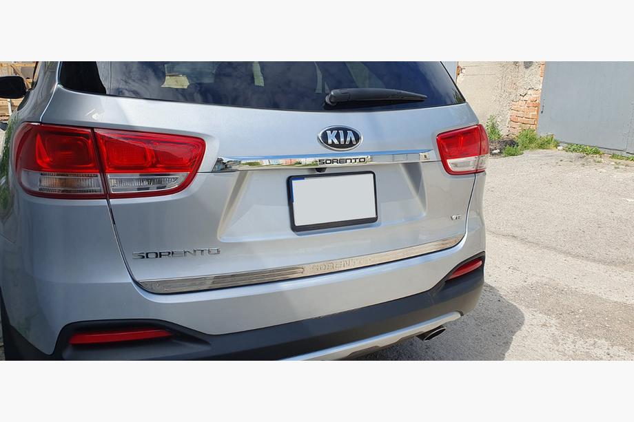 Kia Sorento III UM 2014–2020 Kentekenplaatafdekking boven Libao V2 (RVS) Image