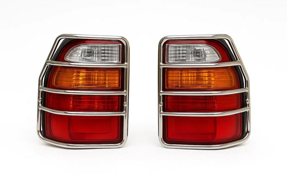 Toyota Land Cruiser 100 1998–2007 Chromen achterlichtbeschermers (voor Land Cruiser 105) Image