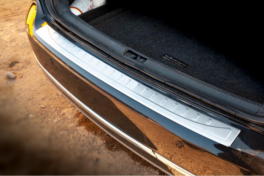 Volkswagen Passat B7 2012–2015 OmsaLine MAT achterbumperbeschermer (Sedan, RVS) Image