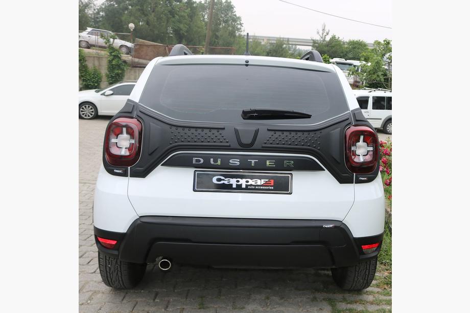 Dacia Duster 2018–2024 Kunststof sierlijst voor kofferklep (3-delig) Foto 4