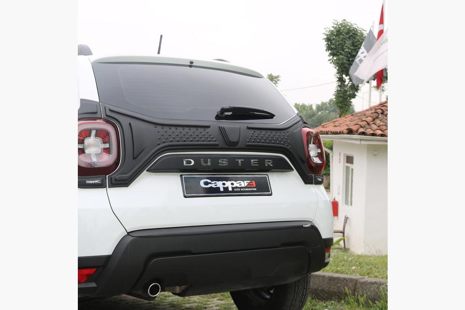 Dacia Duster 2018–2024 Kunststof sierlijst voor kofferklep (3-delig) Foto 5
