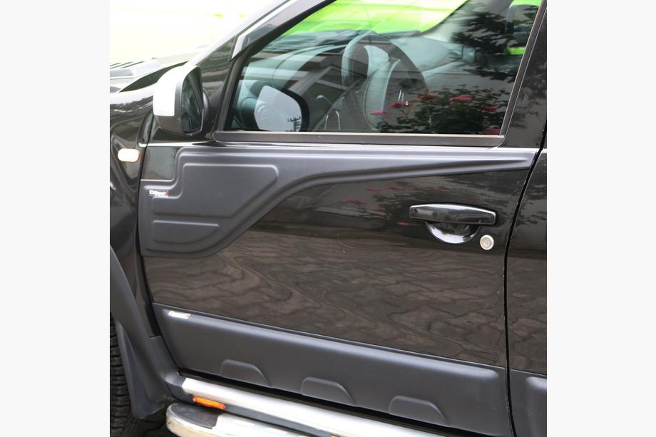 Renault Duster 2008–2017 Bovenste deurlijsten (2 stuks) Foto 3