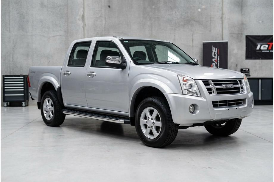 Isuzu D-Max 2002–2011 BlackLine side steps (2007-2012, 2 st., aluminium) Image