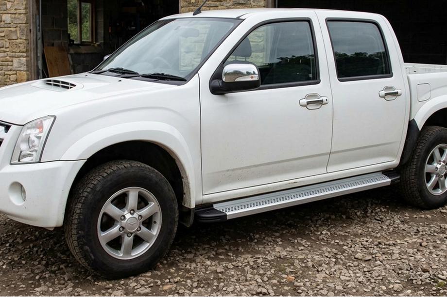 Isuzu D-Max 2002–2011 Maya V2 side steps (2007-2012, 2 stuks, aluminium) Image