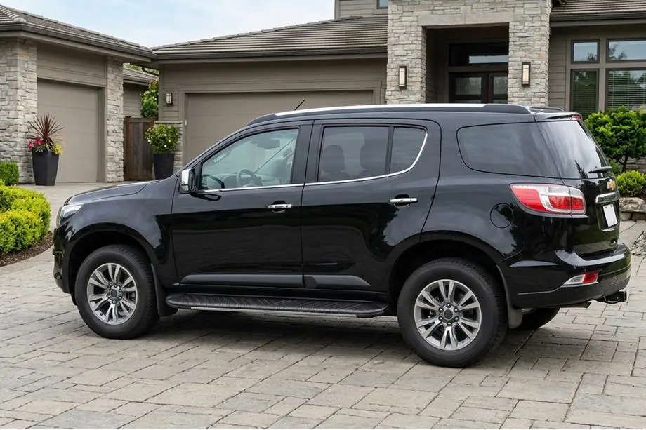 Chevrolet Trailblazer 2012–2019 Side steps Bosphorus Grey (set van 2, aluminium) Image